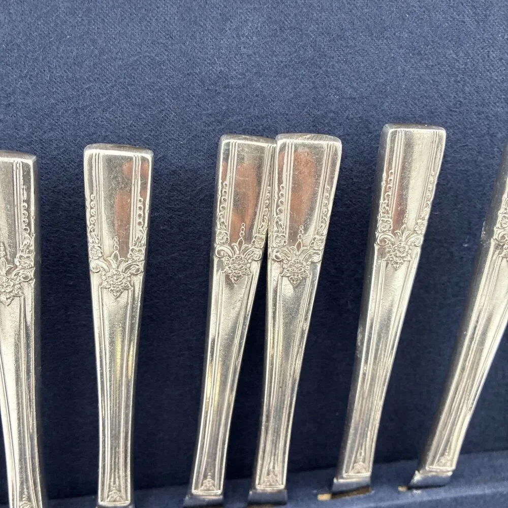 Wm Rogers 52 pc